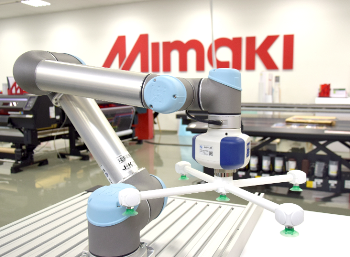 Mimaki showcasing solutions for printing on plastic.