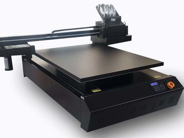 Axzyra grows UV flatbed Apache family.