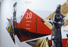 WallPress Demonstrating Vertical Wall Printing Solution At Sign Africa Expo WallPress Demonstrating Vertical Wall Printing Solution At Sign Africa Expo